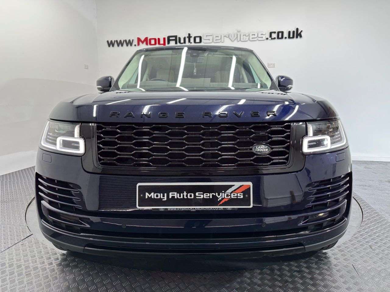 A 2020 LAND ROVER RANGE ROVER 4.4 SD V8 Vogue SE SUV 5dr Diesel Auto 4WD Euro 6 (s/s) (339 ps) A 2020 LAND ROVER RANGE ROVER 4.4 SD V8 Vogue SE SUV 5dr Diesel Auto 4WD Euro 6 (s/s) (339 ps)