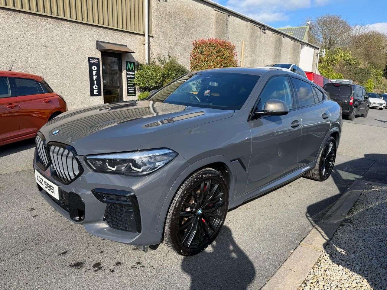 A 2022 BMW X6 3.0 40d MHT M Sport SUV 5dr Diesel Hybrid Auto xDrive Euro 6 (s/s) (340 ps) A 2022 BMW X6 3.0 40d MHT M Sport SUV 5dr Diesel Hybrid Auto xDrive Euro 6 (s/s) (340 ps)