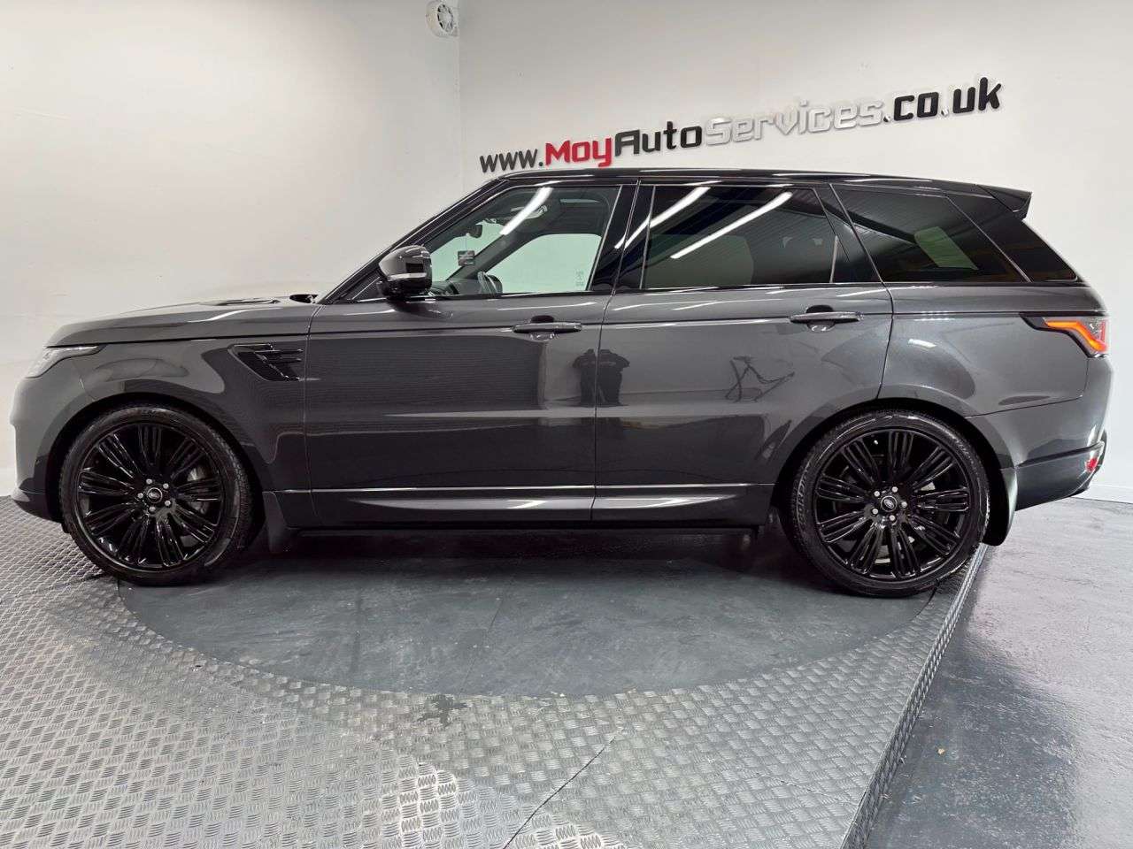 A 2022 LAND ROVER RANGE ROVER SPORT 3.0 D300 MHEV HSE Dynamic Black SUV 5dr Diesel Auto 4WD Euro 6 (s/s) (300 p A 2022 LAND ROVER RANGE ROVER SPORT 3.0 D300 MHEV HSE Dynamic Black SUV 5dr Diesel Auto 4WD Euro 6 (s/s) (300 p