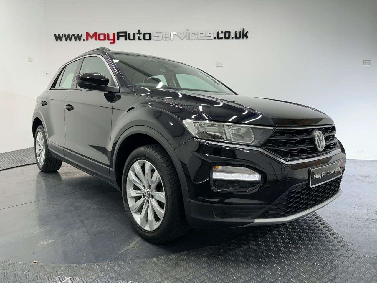 A 2019 VOLKSWAGEN T-ROC 1.0 TSI GPF SE SUV 5dr Petrol Manual Euro 6 (s/s) (115 ps) A 2019 VOLKSWAGEN T-ROC 1.0 TSI GPF SE SUV 5dr Petrol Manual Euro 6 (s/s) (115 ps)