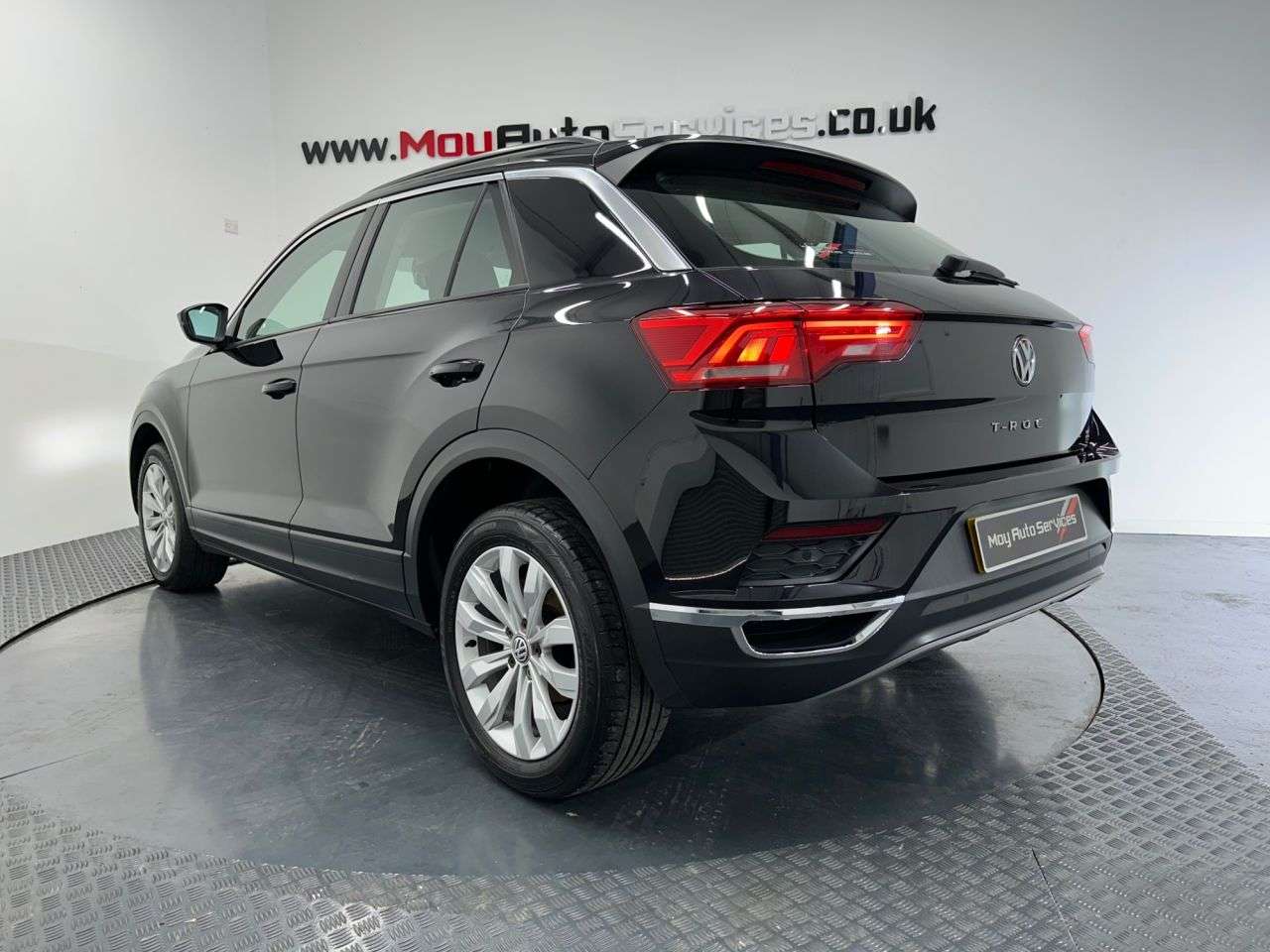 A 2019 VOLKSWAGEN T-ROC 1.0 TSI GPF SE SUV 5dr Petrol Manual Euro 6 (s/s) (115 ps) A 2019 VOLKSWAGEN T-ROC 1.0 TSI GPF SE SUV 5dr Petrol Manual Euro 6 (s/s) (115 ps)