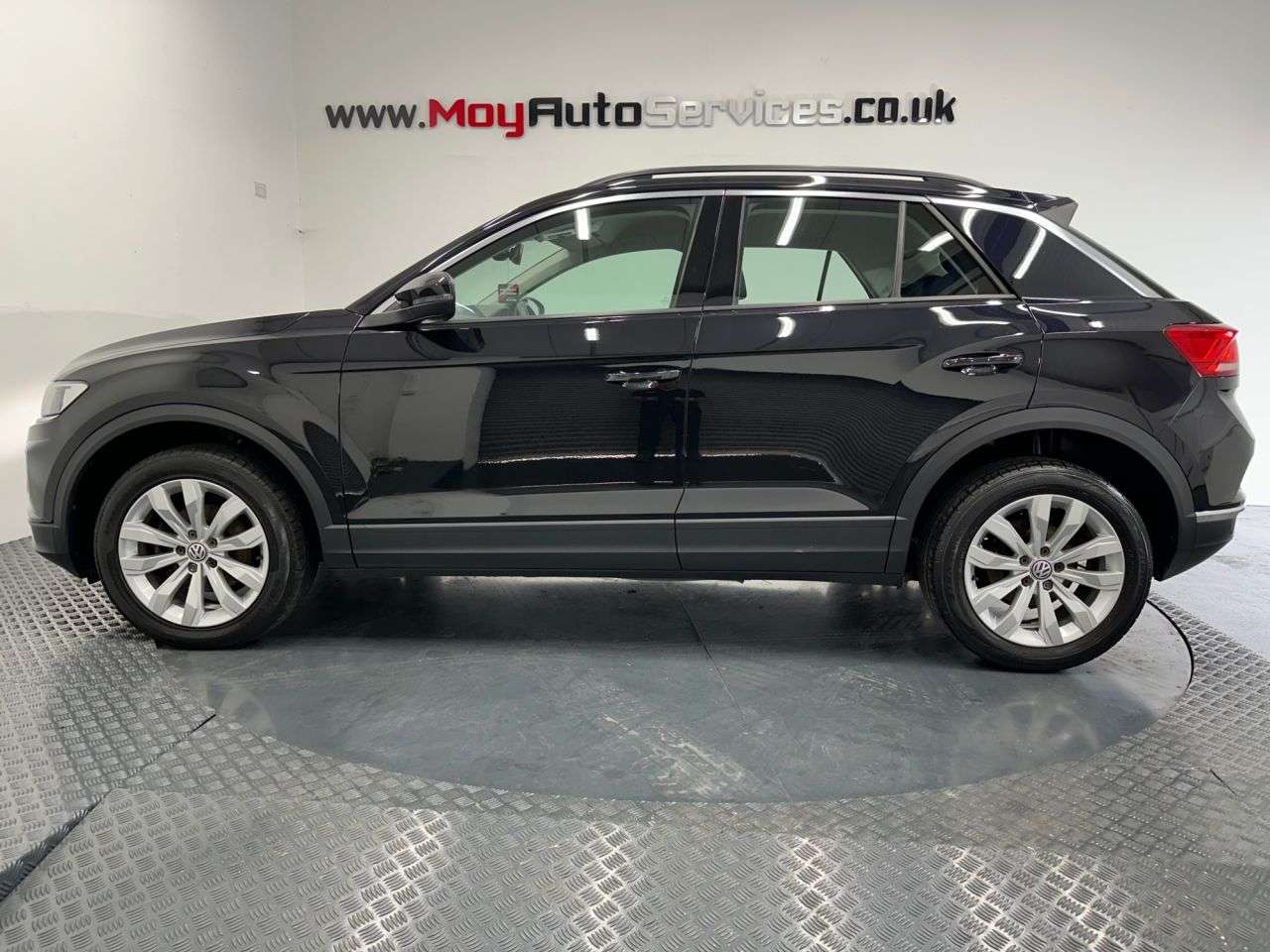 A 2019 VOLKSWAGEN T-ROC 1.0 TSI GPF SE SUV 5dr Petrol Manual Euro 6 (s/s) (115 ps) A 2019 VOLKSWAGEN T-ROC 1.0 TSI GPF SE SUV 5dr Petrol Manual Euro 6 (s/s) (115 ps)