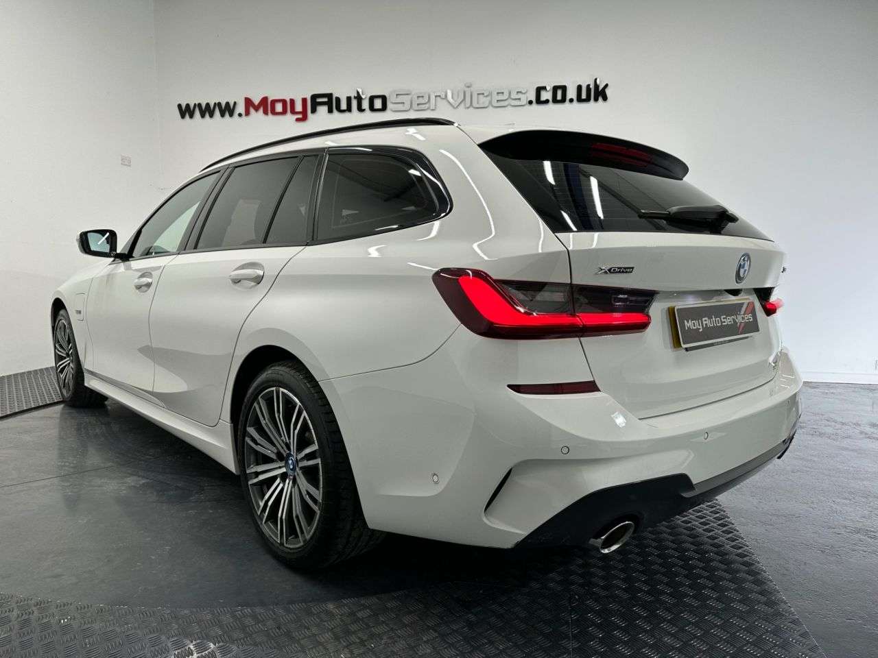 A 2022 BMW 3 SERIES 2.0 330e 12kWh M Sport Touring 5dr Petrol Plug-in Hybrid Auto xDrive Euro 6 A 2022 BMW 3 SERIES 2.0 330e 12kWh M Sport Touring 5dr Petrol Plug-in Hybrid Auto xDrive Euro 6