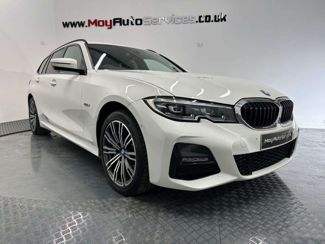 A 2022 BMW 3 SERIES 2.0 330e 12kWh M Sport Touring 5dr Petrol Plug-in Hybrid Auto xDrive Euro 6 A 2022 BMW 3 SERIES 2.0 330e 12kWh M Sport Touring 5dr Petrol Plug-in Hybrid Auto xDrive Euro 6