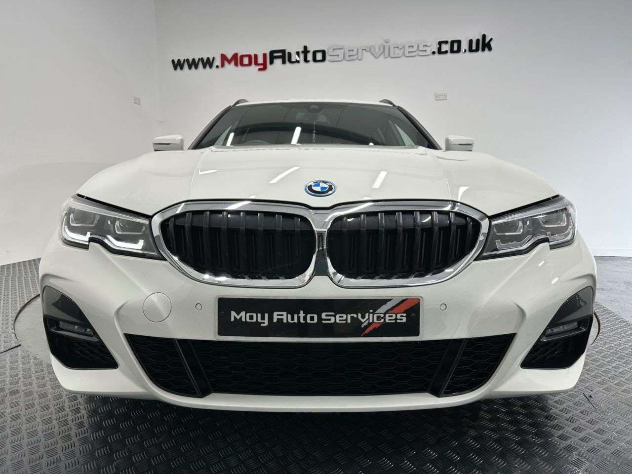 A 2022 BMW 3 SERIES 2.0 330e 12kWh M Sport Touring 5dr Petrol Plug-in Hybrid Auto xDrive Euro 6 A 2022 BMW 3 SERIES 2.0 330e 12kWh M Sport Touring 5dr Petrol Plug-in Hybrid Auto xDrive Euro 6