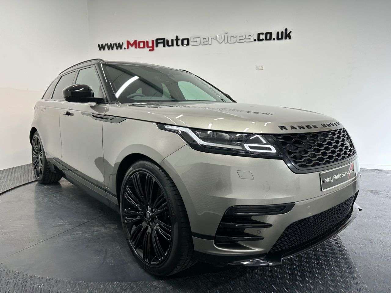 A 2019 LAND ROVER RANGE ROVER VELAR 3.0 D300 R-Dynamic S SUV 5dr Diesel Auto 4WD Euro 6 (s/s) (300 ps) A 2019 LAND ROVER RANGE ROVER VELAR 3.0 D300 R-Dynamic S SUV 5dr Diesel Auto 4WD Euro 6 (s/s) (300 ps)