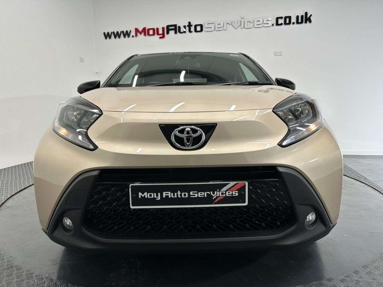 A 2024 TOYOTA AYGO X 1.0 VVT-i Edge Hatchback 5dr Petrol x-shift Euro 6 (s/s) (72 ps) A 2024 TOYOTA AYGO X 1.0 VVT-i Edge Hatchback 5dr Petrol x-shift Euro 6 (s/s) (72 ps)
