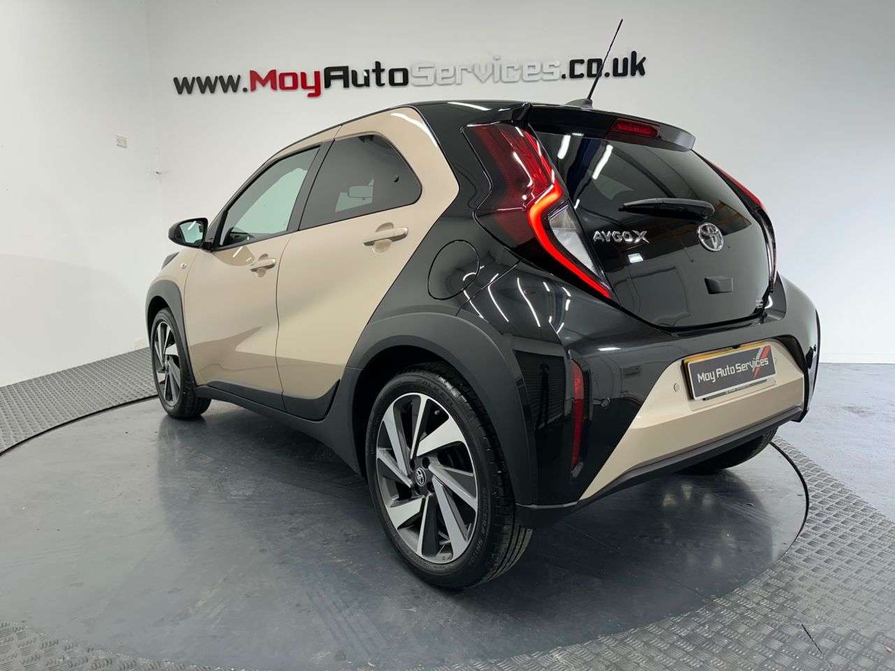 A 2024 TOYOTA AYGO X 1.0 VVT-i Edge Hatchback 5dr Petrol x-shift Euro 6 (s/s) (72 ps) A 2024 TOYOTA AYGO X 1.0 VVT-i Edge Hatchback 5dr Petrol x-shift Euro 6 (s/s) (72 ps)