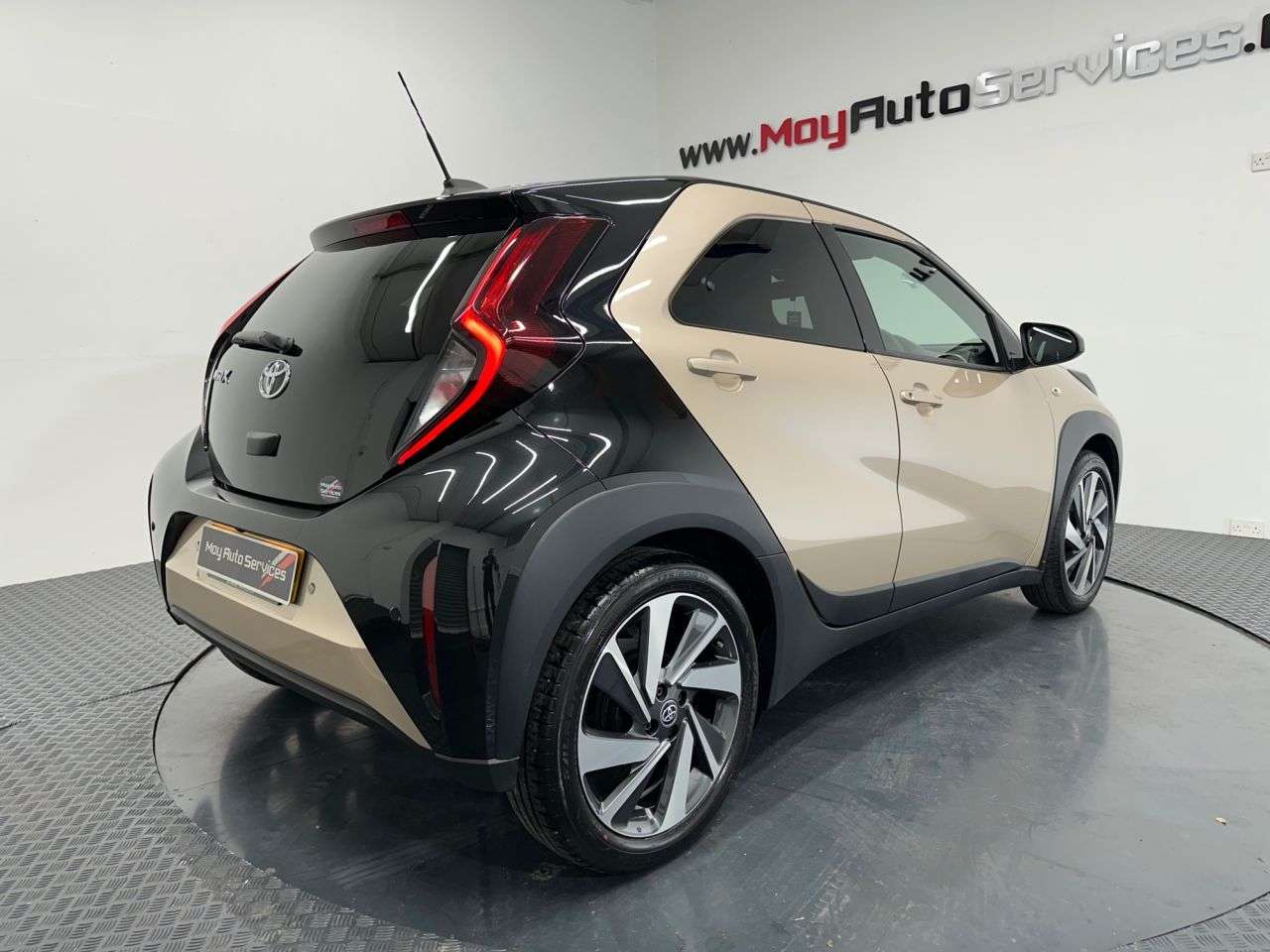 2024 TOYOTA AYGO X 2024 TOYOTA AYGO X