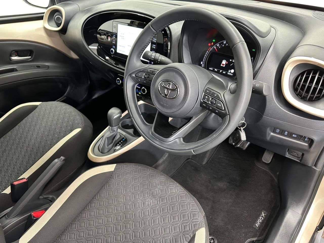 2024 TOYOTA AYGO X 2024 TOYOTA AYGO X