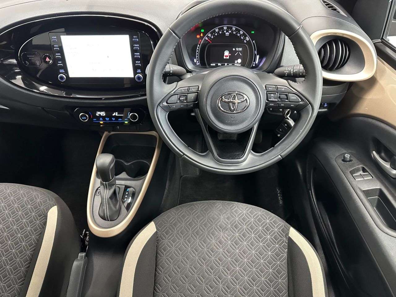 2024 TOYOTA AYGO X 2024 TOYOTA AYGO X