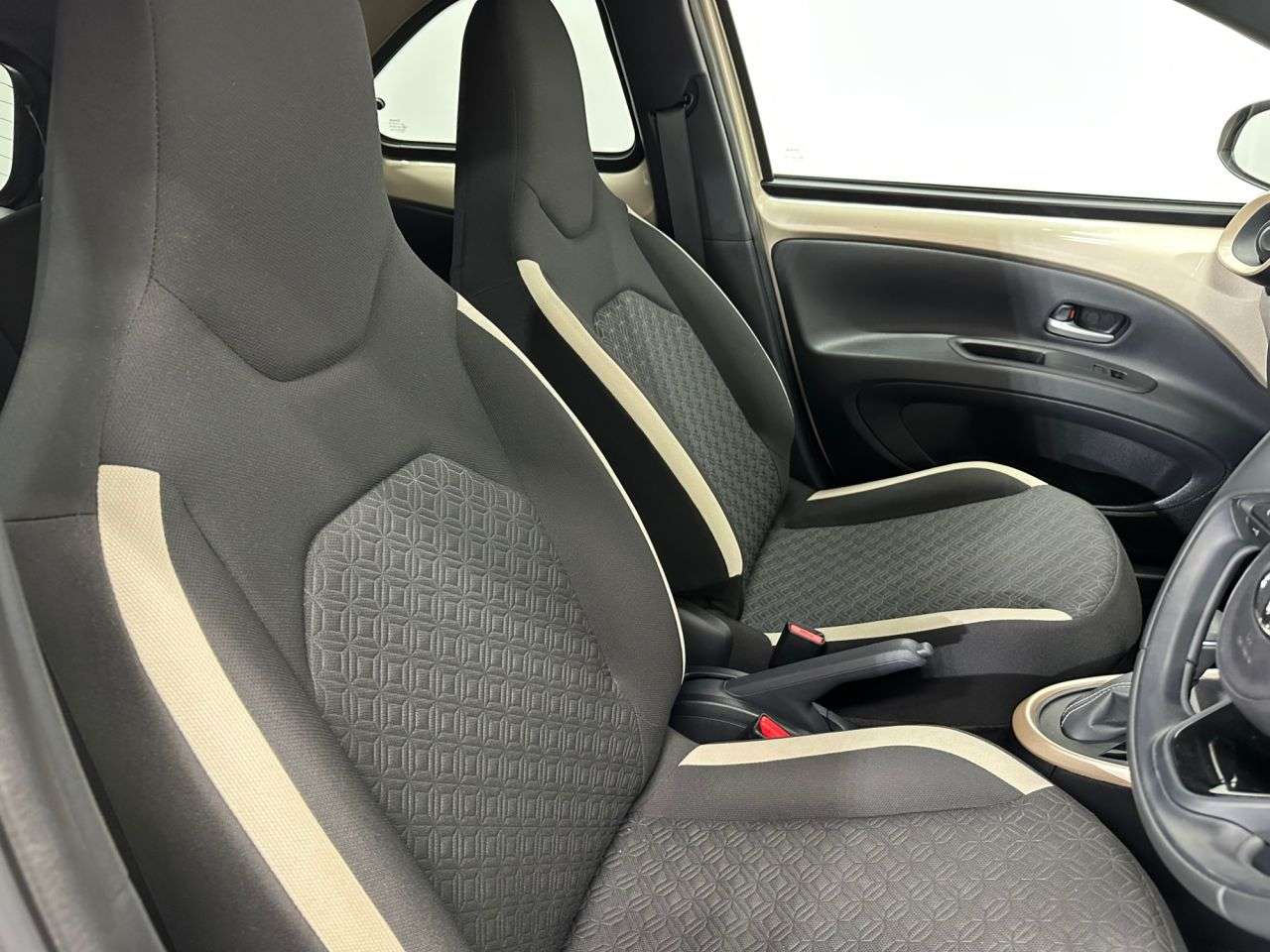 2024 TOYOTA AYGO X 2024 TOYOTA AYGO X