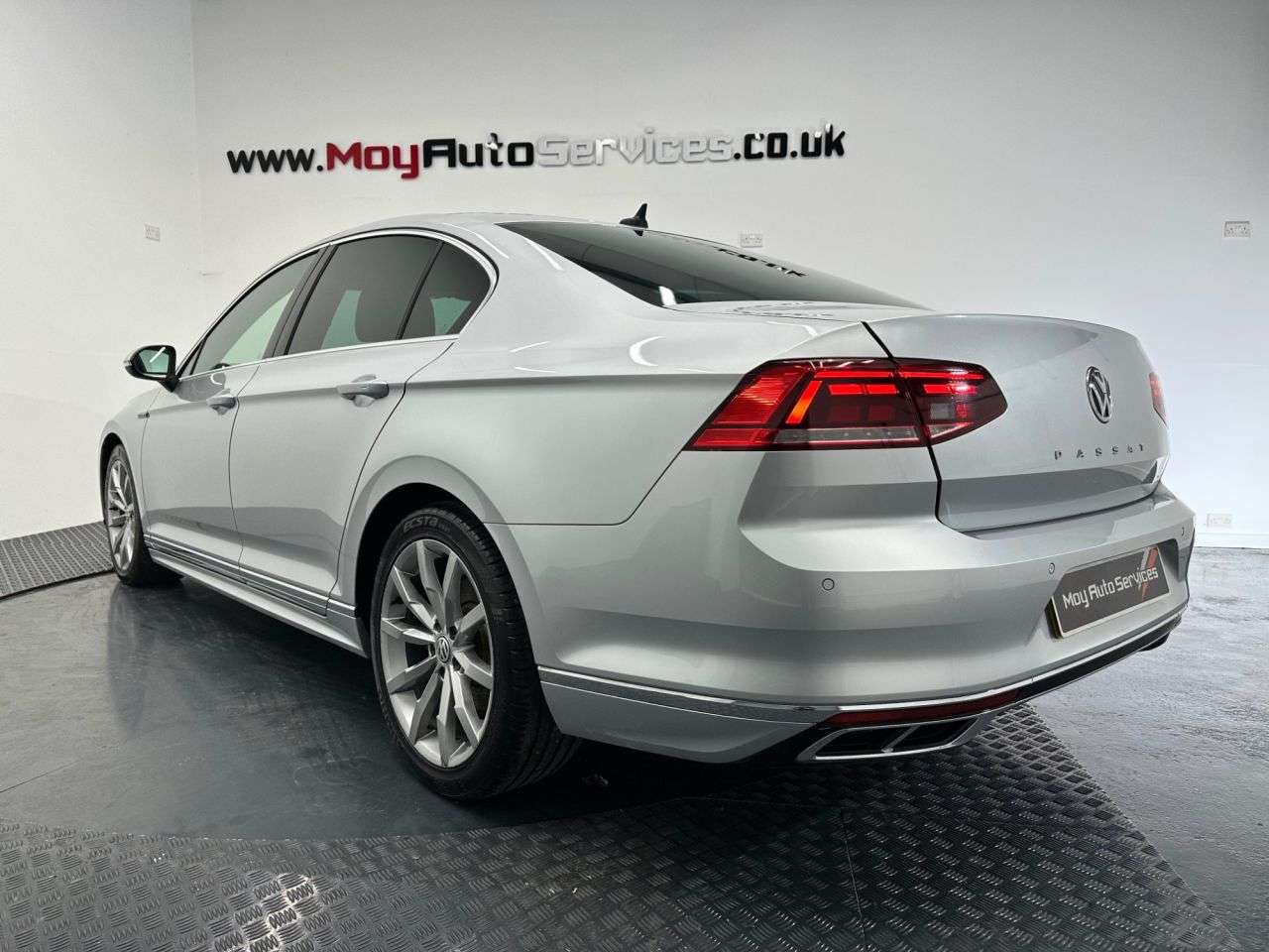 A 2024 VOLKSWAGEN PASSAT 2.0 TDI EVO R-Line Saloon 4dr Diesel DSG Euro 6 (s/s) (190 ps) A 2024 VOLKSWAGEN PASSAT 2.0 TDI EVO R-Line Saloon 4dr Diesel DSG Euro 6 (s/s) (190 ps)