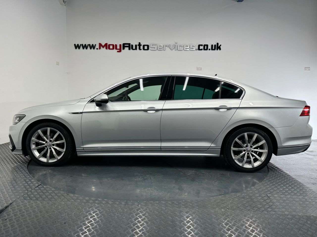 A 2024 VOLKSWAGEN PASSAT 2.0 TDI EVO R-Line Saloon 4dr Diesel DSG Euro 6 (s/s) (190 ps) A 2024 VOLKSWAGEN PASSAT 2.0 TDI EVO R-Line Saloon 4dr Diesel DSG Euro 6 (s/s) (190 ps)