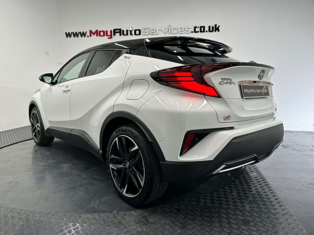 A 2023 TOYOTA C-HR 1.8 VVT-h GR SPORT SUV 5dr Petrol Hybrid CVT Euro 6 (s/s) (122 ps) A 2023 TOYOTA C-HR 1.8 VVT-h GR SPORT SUV 5dr Petrol Hybrid CVT Euro 6 (s/s) (122 ps)