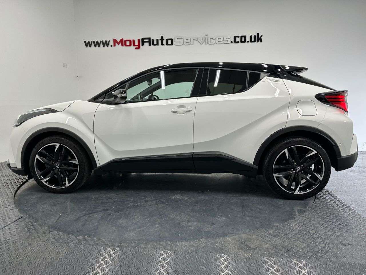 A 2023 TOYOTA C-HR 1.8 VVT-h GR SPORT SUV 5dr Petrol Hybrid CVT Euro 6 (s/s) (122 ps) A 2023 TOYOTA C-HR 1.8 VVT-h GR SPORT SUV 5dr Petrol Hybrid CVT Euro 6 (s/s) (122 ps)
