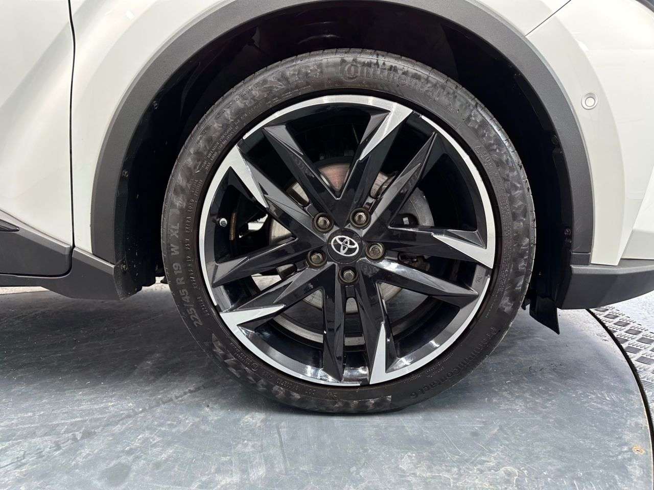 2023 TOYOTA C-HR 2023 TOYOTA C-HR