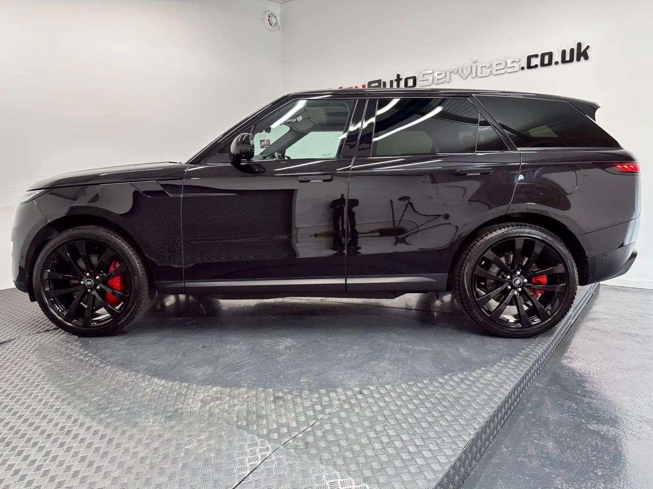 A 2023 LAND ROVER RANGE ROVER SPORT 3.0 P440e 38.2kWh SE SUV 5dr Petrol Plug-in Hybrid Auto 4WD Euro 6 (s/s) (4 A 2023 LAND ROVER RANGE ROVER SPORT 3.0 P440e 38.2kWh SE SUV 5dr Petrol Plug-in Hybrid Auto 4WD Euro 6 (s/s) (4