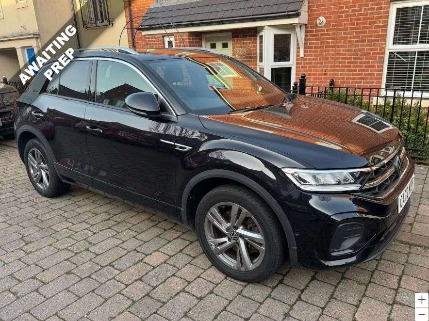A 2022 VOLKSWAGEN T-ROC 2.0 TDI R-Line SUV 5dr Diesel DSG Euro 6 (s/s) (150 ps) A 2022 VOLKSWAGEN T-ROC 2.0 TDI R-Line SUV 5dr Diesel DSG Euro 6 (s/s) (150 ps)
