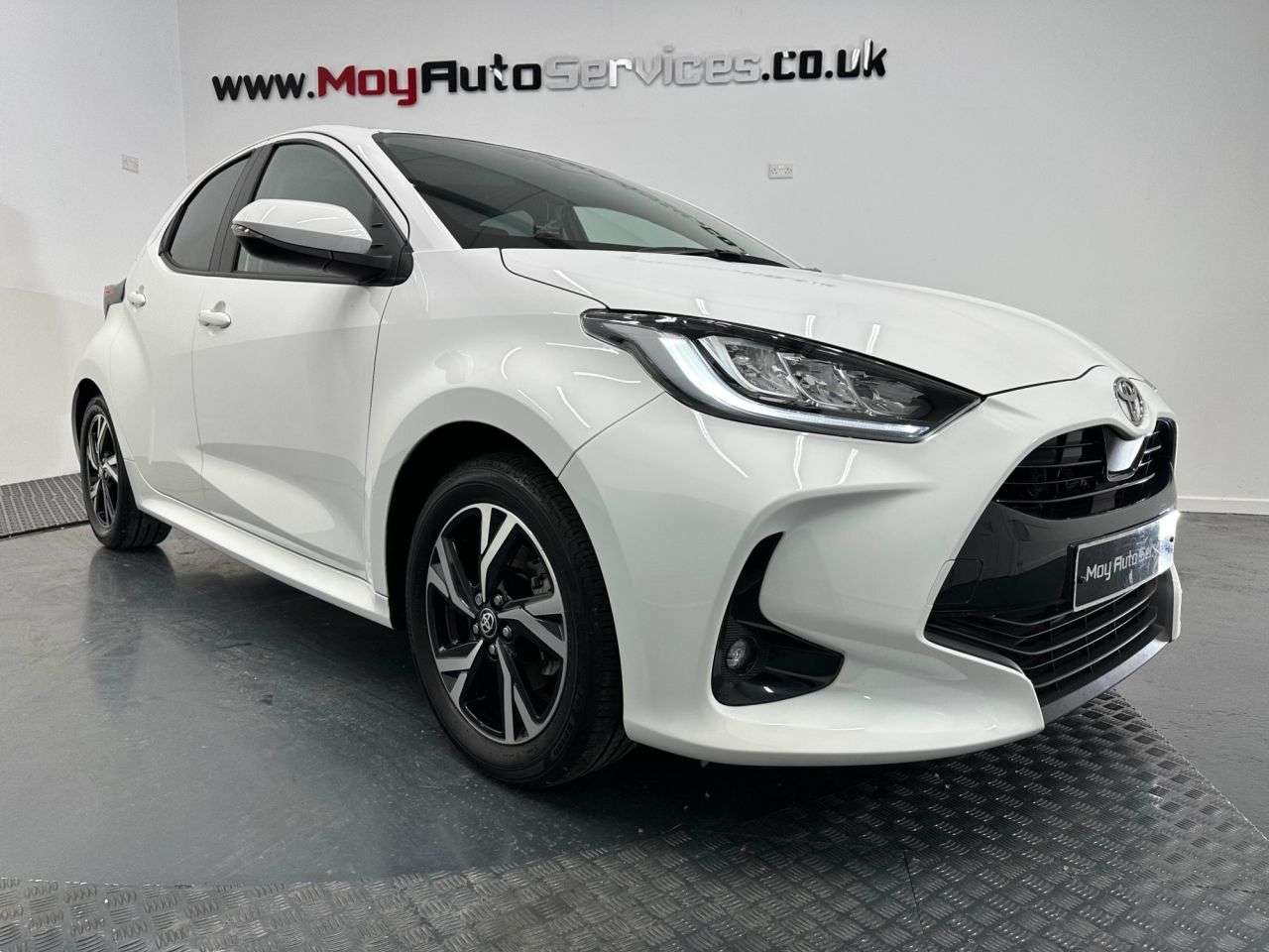 A 2024 TOYOTA YARIS 1.5 VVT-h Design Hatchback 5dr Petrol Hybrid E-CVT Euro 6 (s/s) (116 ps) A 2024 TOYOTA YARIS 1.5 VVT-h Design Hatchback 5dr Petrol Hybrid E-CVT Euro 6 (s/s) (116 ps)
