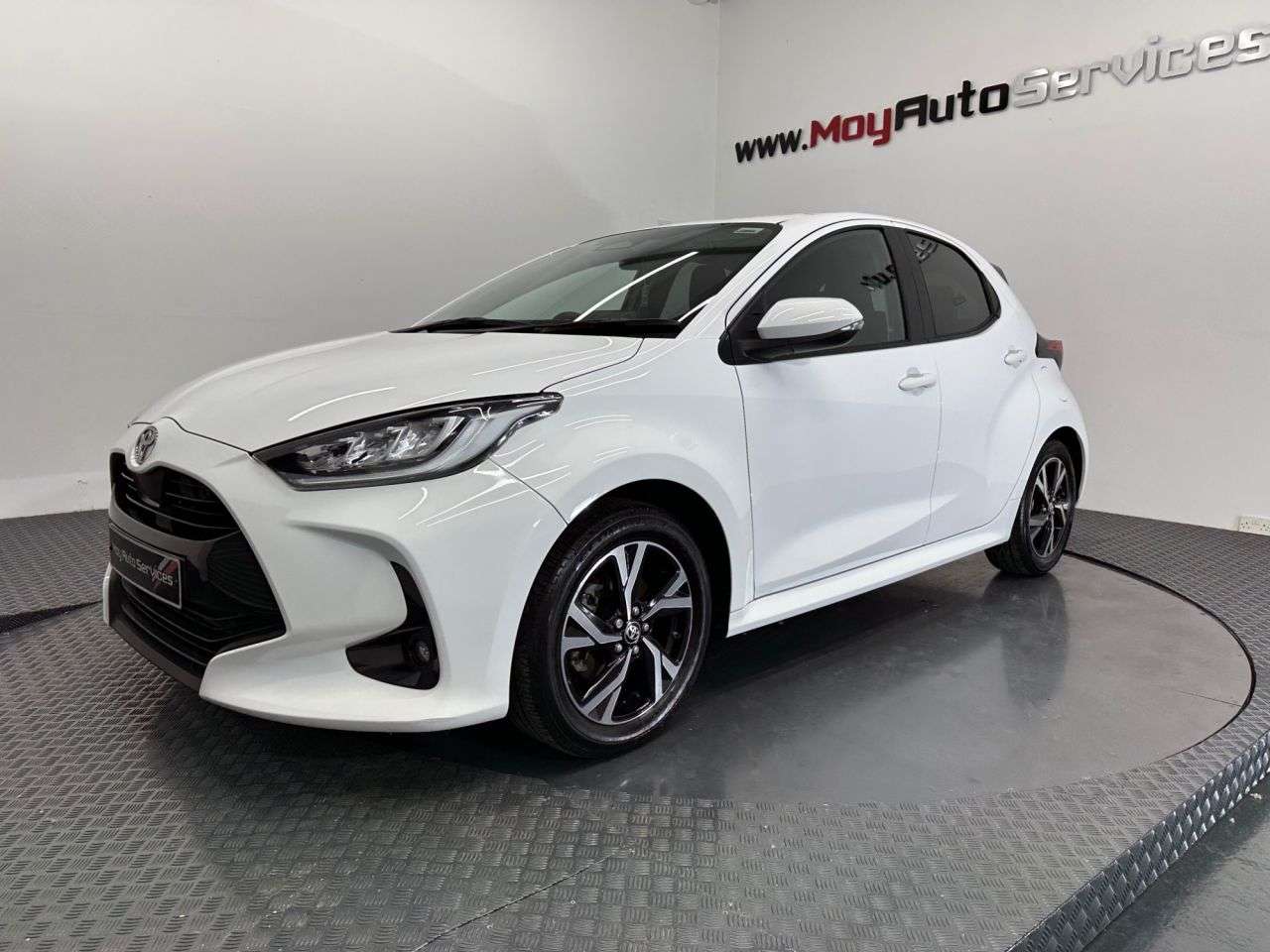 A 2024 TOYOTA YARIS 1.5 VVT-h Design Hatchback 5dr Petrol Hybrid E-CVT Euro 6 (s/s) (116 ps) A 2024 TOYOTA YARIS 1.5 VVT-h Design Hatchback 5dr Petrol Hybrid E-CVT Euro 6 (s/s) (116 ps)