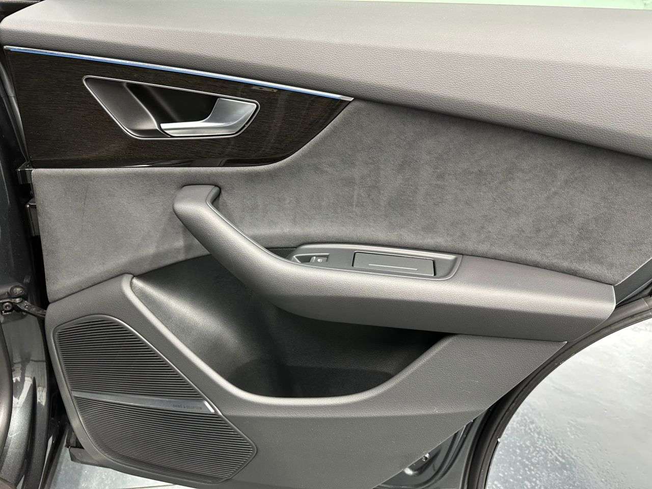 2024 AUDI Q8 2024 AUDI Q8