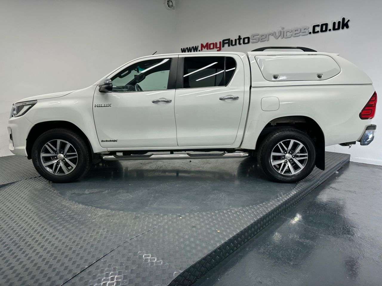 A 2019 TOYOTA HI-LUX 2.4 D-4D Invincible X Pickup Double Cab 4dr Diesel Auto 4WD Euro 6 (TSS, 3. A 2019 TOYOTA HI-LUX 2.4 D-4D Invincible X Pickup Double Cab 4dr Diesel Auto 4WD Euro 6 (TSS, 3.