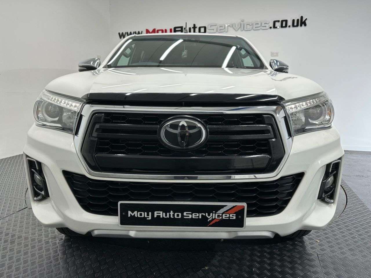 A 2019 TOYOTA HI-LUX 2.4 D-4D Invincible X Pickup Double Cab 4dr Diesel Auto 4WD Euro 6 (TSS, 3. A 2019 TOYOTA HI-LUX 2.4 D-4D Invincible X Pickup Double Cab 4dr Diesel Auto 4WD Euro 6 (TSS, 3.