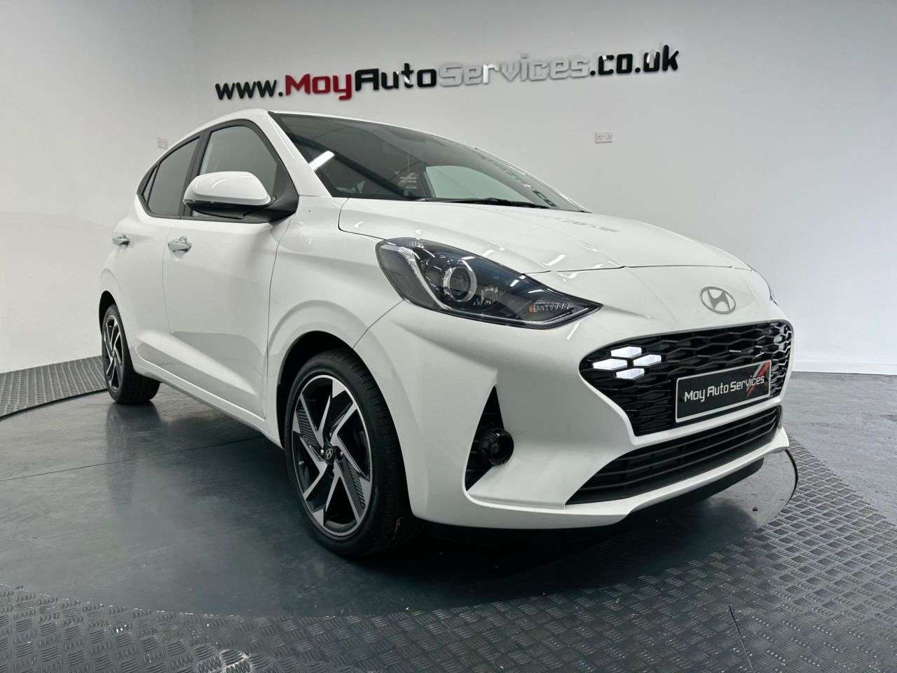 A 2024 HYUNDAI I10 1.0 Premium Hatchback 5dr Petrol Auto Euro 6 (s/s) (63 ps) A 2024 HYUNDAI I10 1.0 Premium Hatchback 5dr Petrol Auto Euro 6 (s/s) (63 ps)