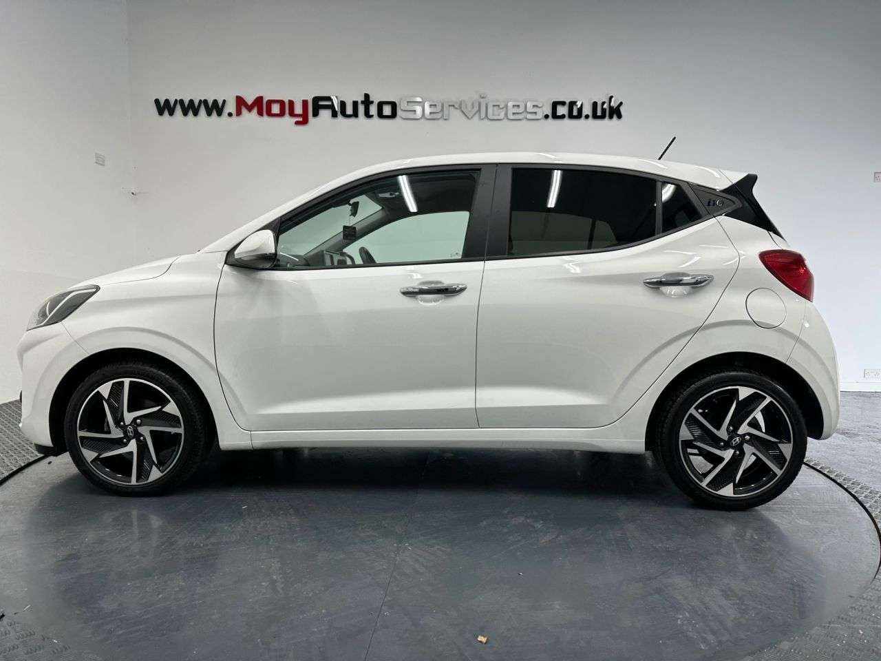 A 2024 HYUNDAI I10 1.0 Premium Hatchback 5dr Petrol Auto Euro 6 (s/s) (63 ps) A 2024 HYUNDAI I10 1.0 Premium Hatchback 5dr Petrol Auto Euro 6 (s/s) (63 ps)