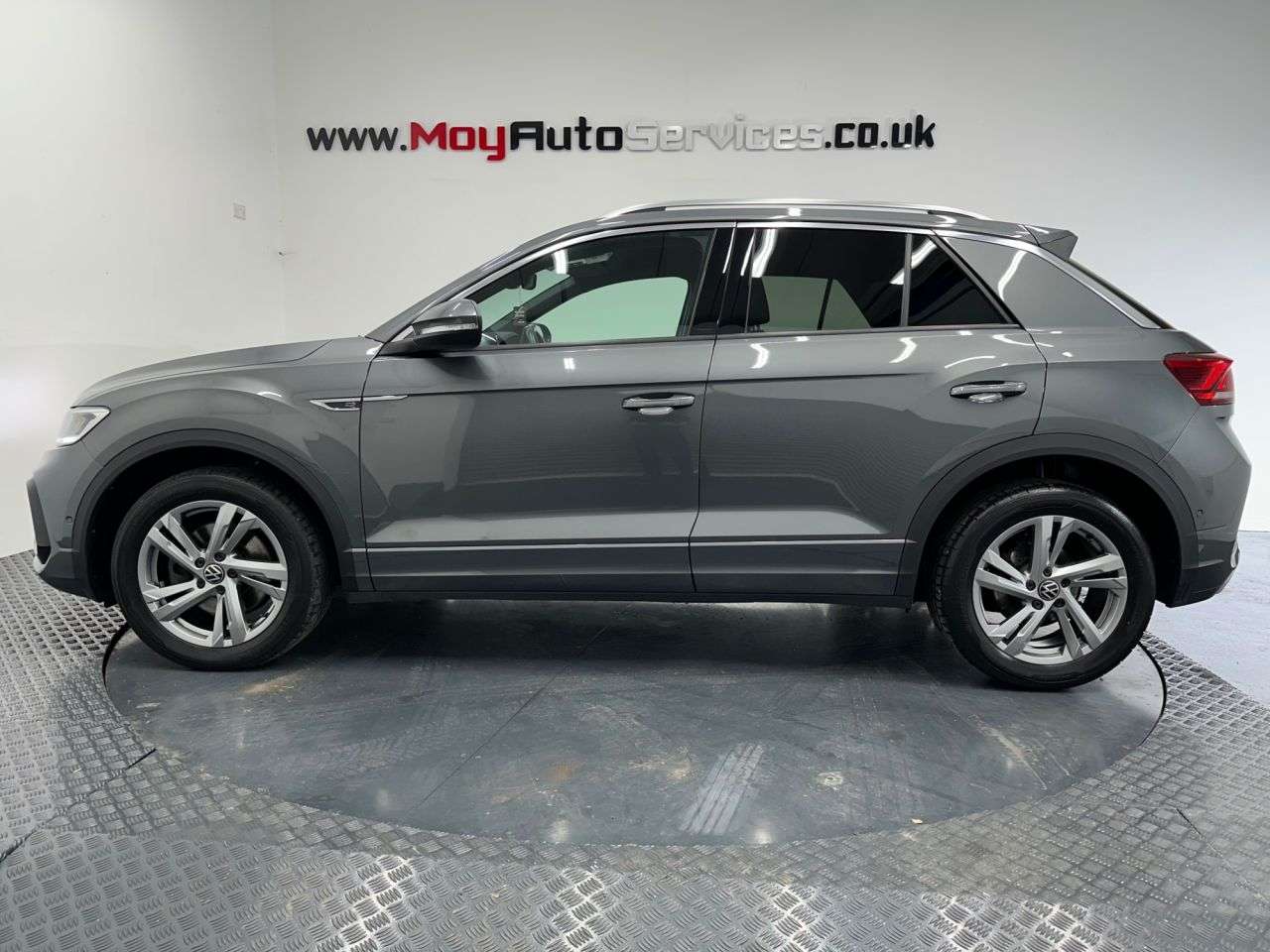 A 2023 VOLKSWAGEN T-ROC 2.0 TDI R-Line SUV 5dr Diesel DSG Euro 6 (s/s) (150 ps) A 2023 VOLKSWAGEN T-ROC 2.0 TDI R-Line SUV 5dr Diesel DSG Euro 6 (s/s) (150 ps)