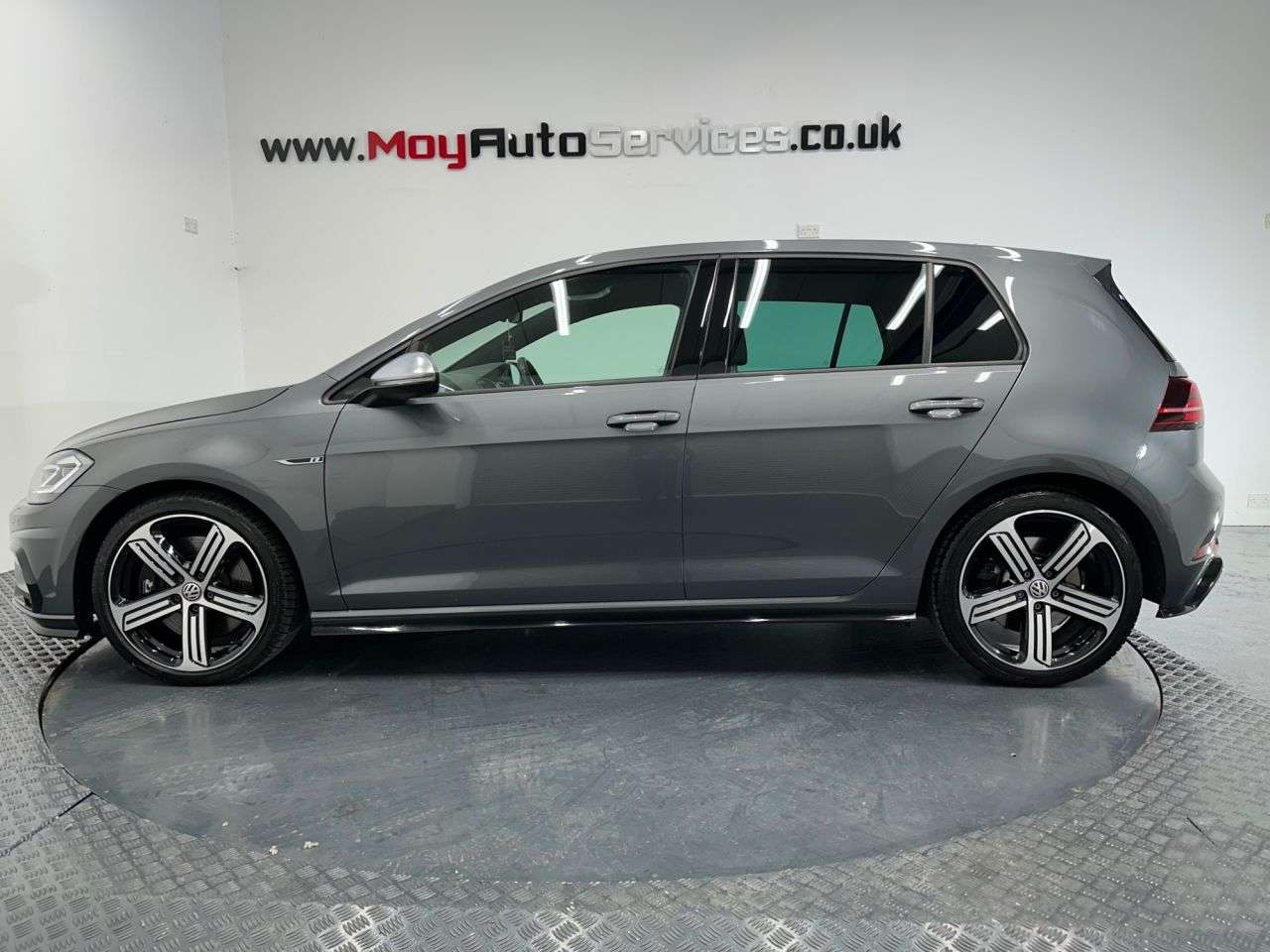A 2020 VOLKSWAGEN GOLF 2.0 TSI R Hatchback 5dr Petrol DSG 4Motion Euro 6 (s/s) (300 ps) A 2020 VOLKSWAGEN GOLF 2.0 TSI R Hatchback 5dr Petrol DSG 4Motion Euro 6 (s/s) (300 ps)