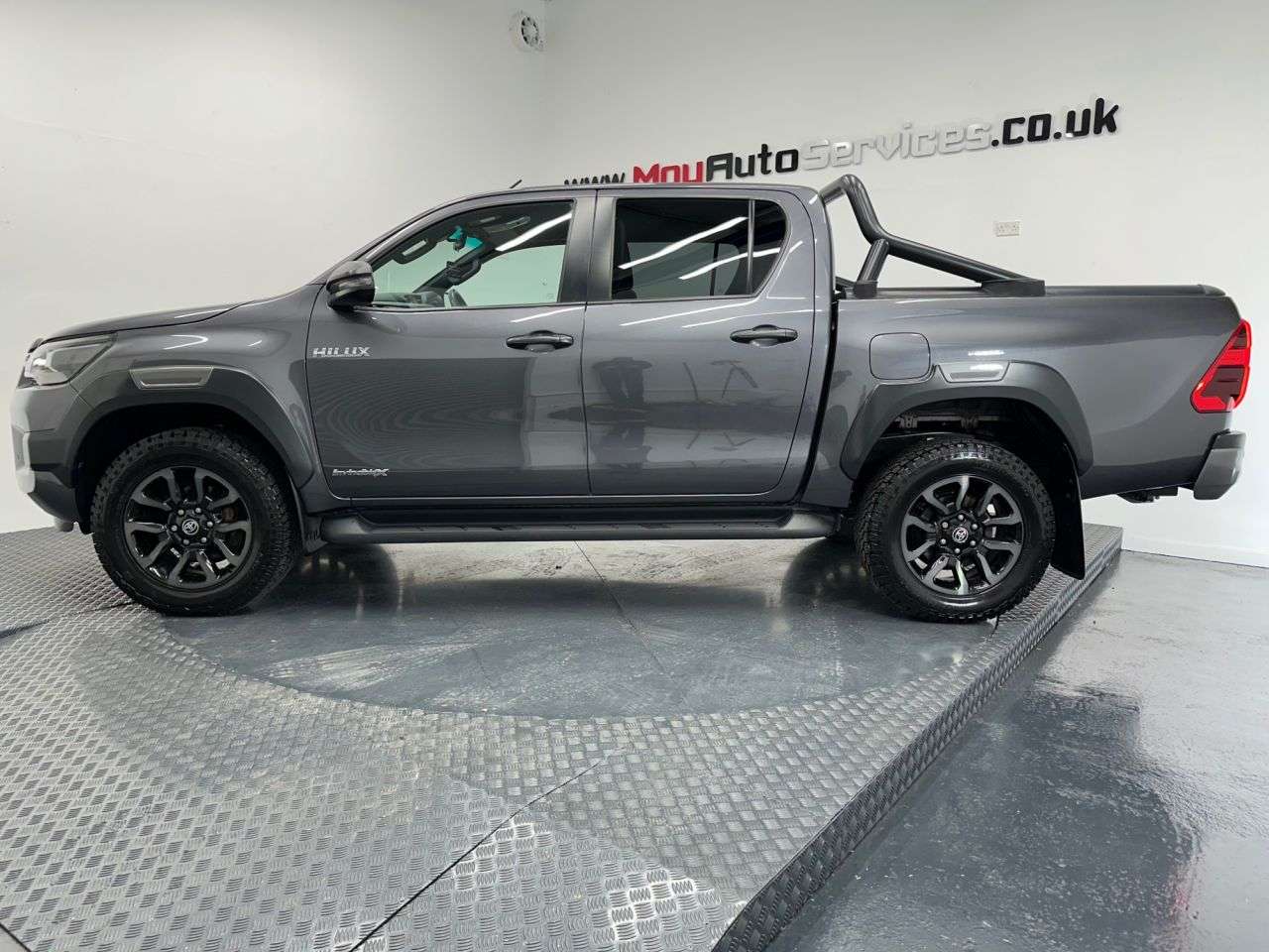 A 2021 TOYOTA HI-LUX 2.8 D-4D Invincible X Pickup Double Cab 4dr Diesel Auto 4WD Euro 6 (s/s) (2 A 2021 TOYOTA HI-LUX 2.8 D-4D Invincible X Pickup Double Cab 4dr Diesel Auto 4WD Euro 6 (s/s) (2