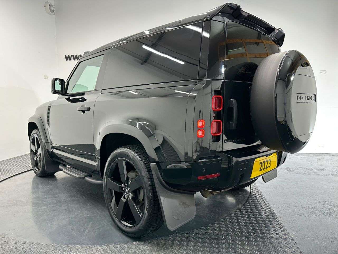 A 2023 LAND ROVER DEFENDER 3.0 D250 MHEV Hard Top SUV 3dr Diesel Auto 4WD SWB Euro 6 (s/s) (250 ps) A 2023 LAND ROVER DEFENDER 3.0 D250 MHEV Hard Top SUV 3dr Diesel Auto 4WD SWB Euro 6 (s/s) (250 ps)