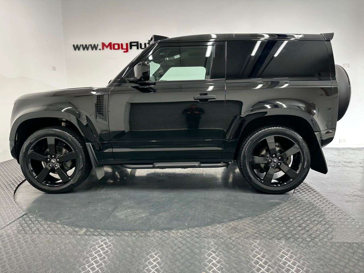 A 2023 LAND ROVER DEFENDER 3.0 D250 MHEV Hard Top SUV 3dr Diesel Auto 4WD SWB Euro 6 (s/s) (250 ps) A 2023 LAND ROVER DEFENDER 3.0 D250 MHEV Hard Top SUV 3dr Diesel Auto 4WD SWB Euro 6 (s/s) (250 ps)
