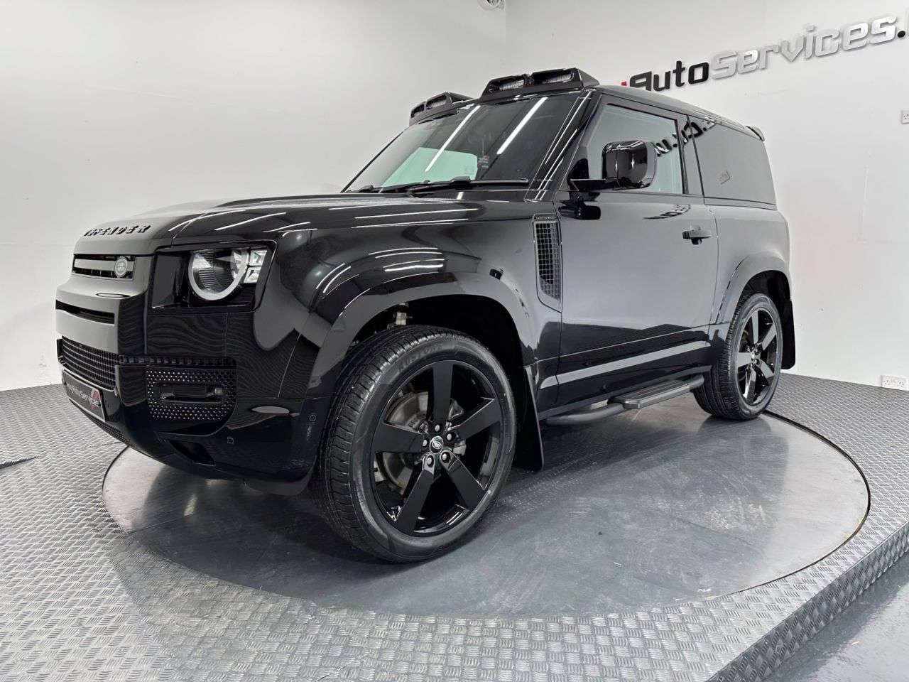 A 2023 LAND ROVER DEFENDER 3.0 D250 MHEV Hard Top SUV 3dr Diesel Auto 4WD SWB Euro 6 (s/s) (250 ps) A 2023 LAND ROVER DEFENDER 3.0 D250 MHEV Hard Top SUV 3dr Diesel Auto 4WD SWB Euro 6 (s/s) (250 ps)