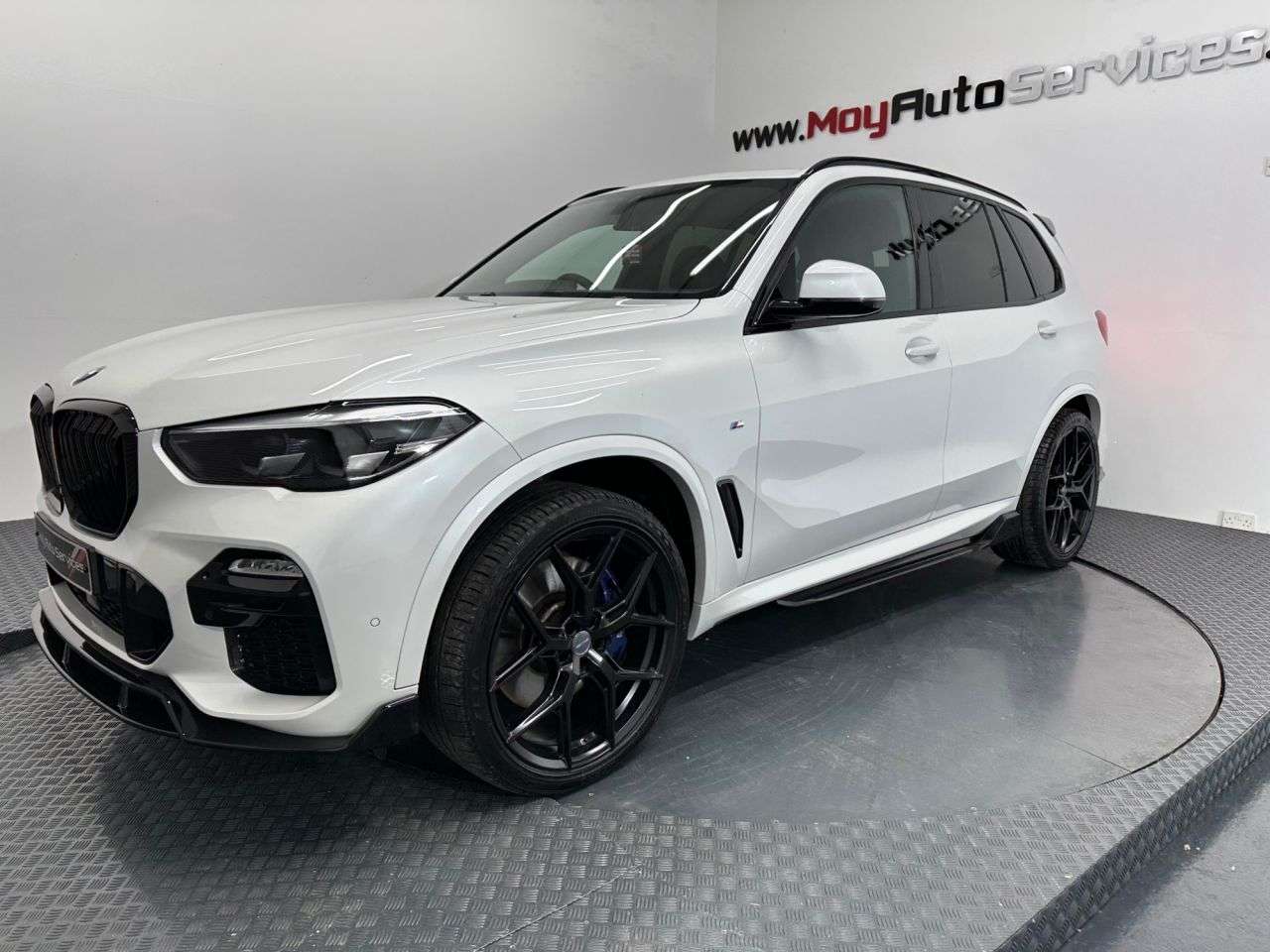 A 2019 BMW X5 3.0 30d M Sport SUV 5dr Diesel Auto xDrive Euro 6 (s/s) (265 ps) A 2019 BMW X5 3.0 30d M Sport SUV 5dr Diesel Auto xDrive Euro 6 (s/s) (265 ps)
