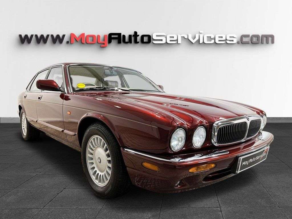 A 1998 JAGUAR XJ 3.2 XJ8 Saloon 4dr Petrol Automatic (288 g/km, 240 bhp) A 1998 JAGUAR XJ 3.2 XJ8 Saloon 4dr Petrol Automatic (288 g/km, 240 bhp)