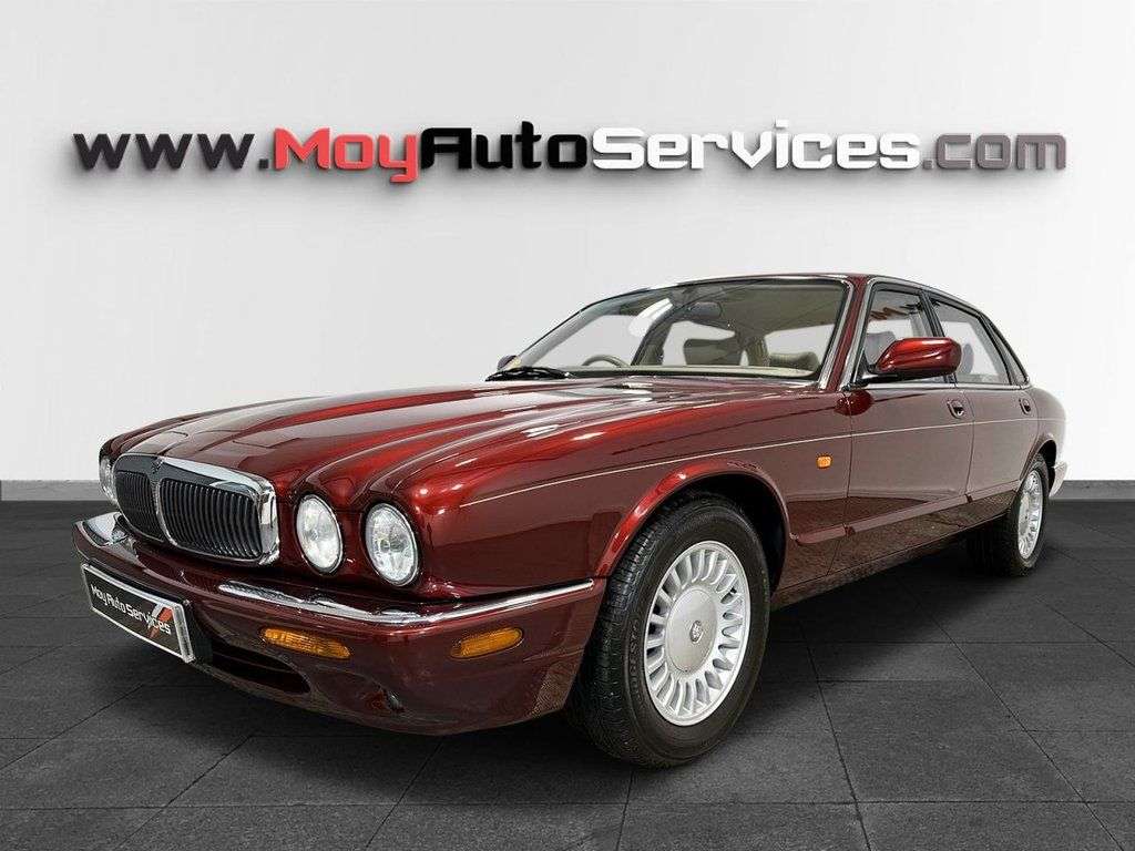 A 1998 JAGUAR XJ 3.2 XJ8 Saloon 4dr Petrol Automatic (288 g/km, 240 bhp) A 1998 JAGUAR XJ 3.2 XJ8 Saloon 4dr Petrol Automatic (288 g/km, 240 bhp)