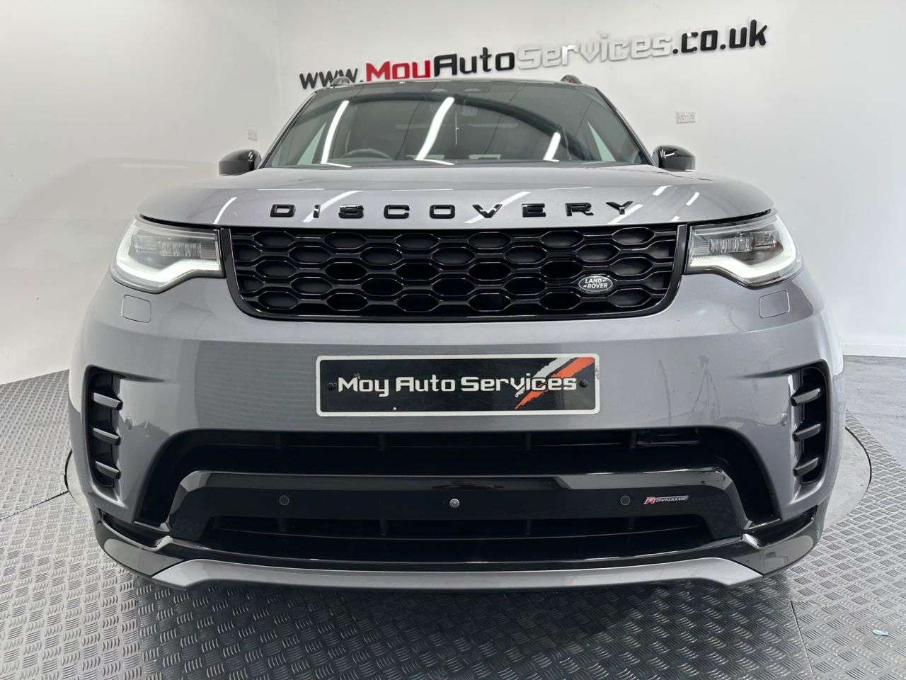 A 2023 LAND ROVER DISCOVERY 3.0 D300 MHEV R-Dynamic SE SUV 5dr Diesel Auto 4WD Euro 6 (s/s) (300 ps) A 2023 LAND ROVER DISCOVERY 3.0 D300 MHEV R-Dynamic SE SUV 5dr Diesel Auto 4WD Euro 6 (s/s) (300 ps)