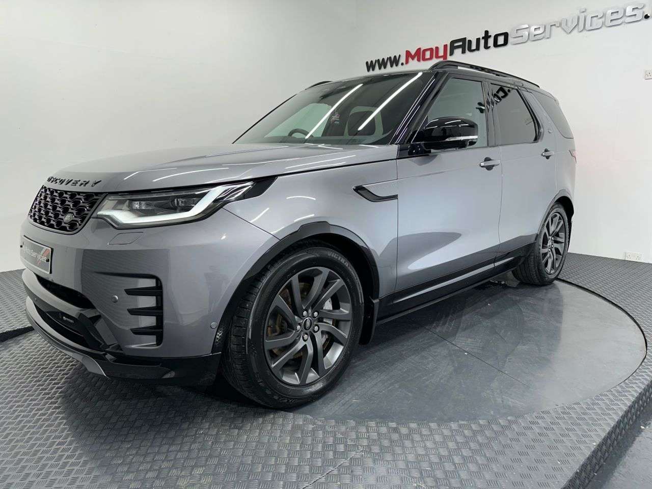 A 2023 LAND ROVER DISCOVERY 3.0 D300 MHEV R-Dynamic SE SUV 5dr Diesel Auto 4WD Euro 6 (s/s) (300 ps) A 2023 LAND ROVER DISCOVERY 3.0 D300 MHEV R-Dynamic SE SUV 5dr Diesel Auto 4WD Euro 6 (s/s) (300 ps)