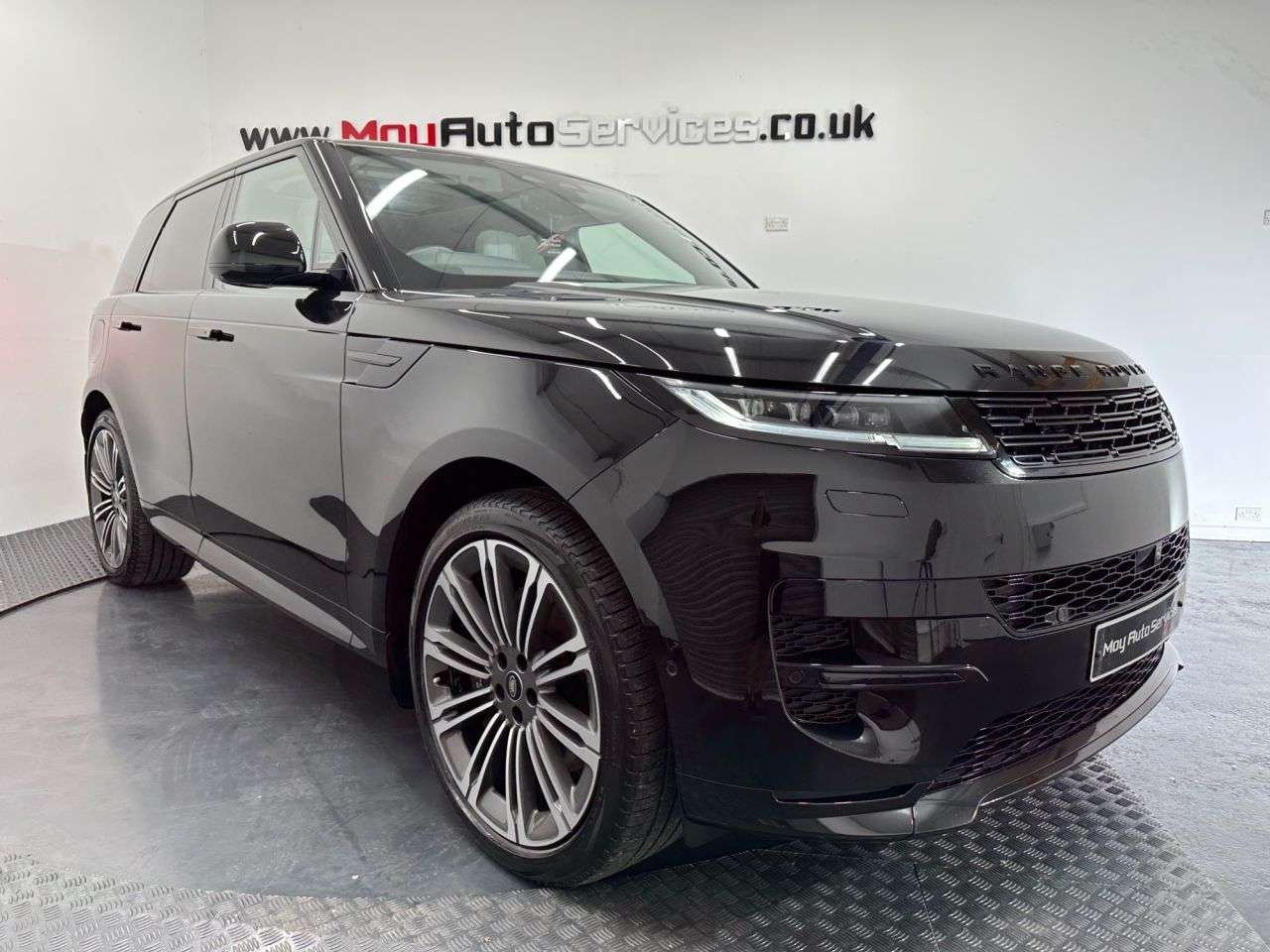 A 2022 LAND ROVER RANGE ROVER SPORT 3.0 P440e 38.2kWh Dynamic SE SUV 5dr Petrol Plug-in Hybrid Auto 4WD Euro 6 A 2022 LAND ROVER RANGE ROVER SPORT 3.0 P440e 38.2kWh Dynamic SE SUV 5dr Petrol Plug-in Hybrid Auto 4WD Euro 6