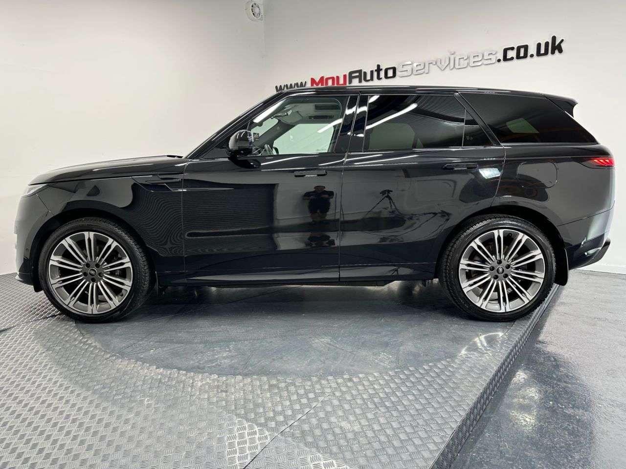 A 2022 LAND ROVER RANGE ROVER SPORT 3.0 P440e 38.2kWh Dynamic SE SUV 5dr Petrol Plug-in Hybrid Auto 4WD Euro 6 A 2022 LAND ROVER RANGE ROVER SPORT 3.0 P440e 38.2kWh Dynamic SE SUV 5dr Petrol Plug-in Hybrid Auto 4WD Euro 6