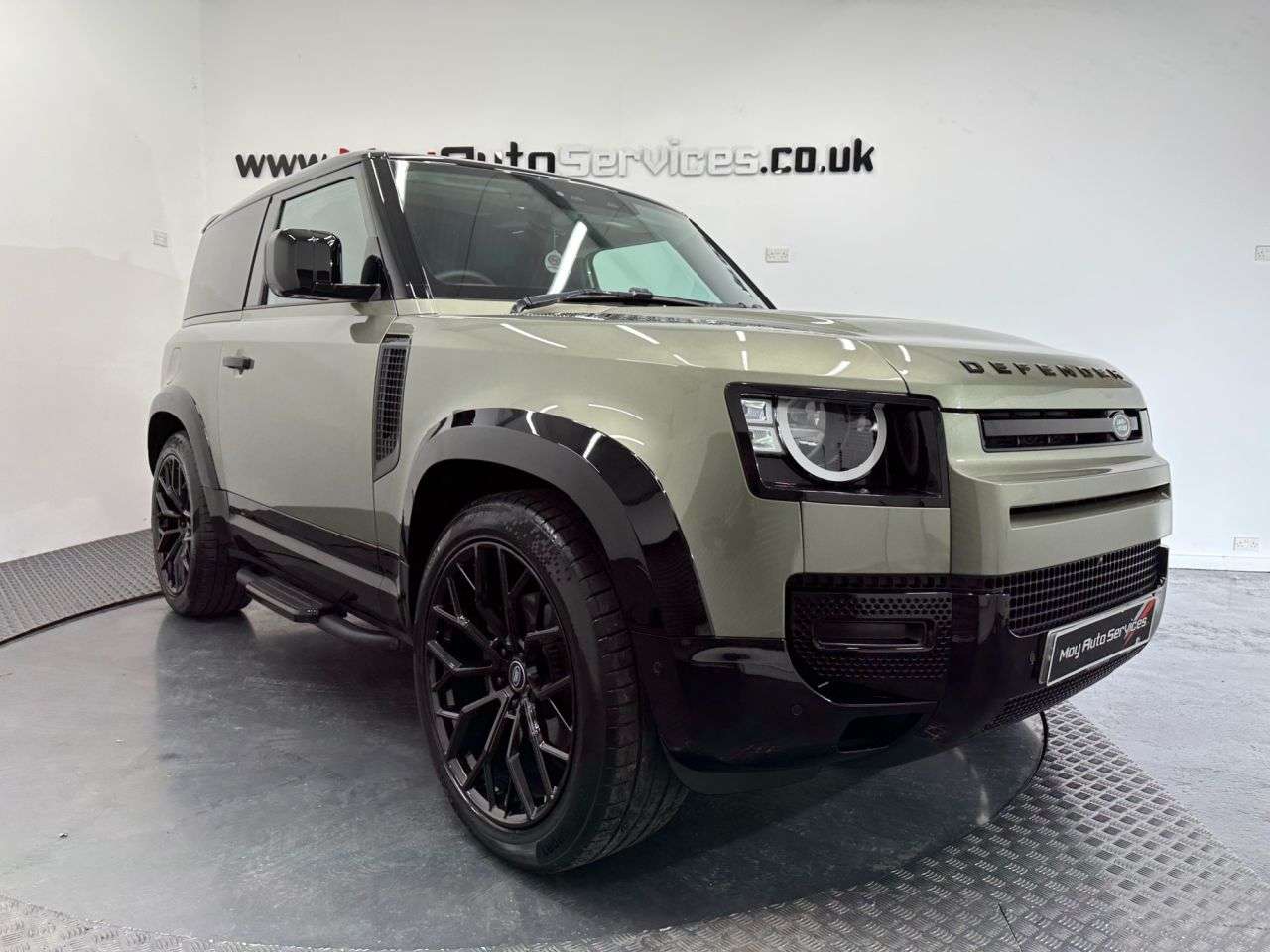 A 2024 LAND ROVER DEFENDER 90 3.0 D250 MHEV Hard Top SUV 3dr Diesel Auto 4WD SWB Euro 6 (s/s) (250 ps) A 2024 LAND ROVER DEFENDER 90 3.0 D250 MHEV Hard Top SUV 3dr Diesel Auto 4WD SWB Euro 6 (s/s) (250 ps)