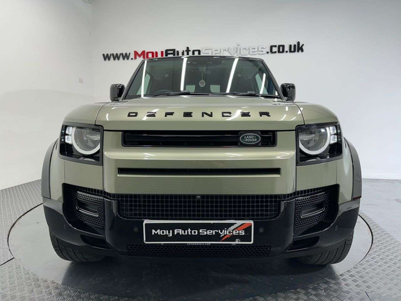 A 2024 LAND ROVER DEFENDER 90 3.0 D250 MHEV Hard Top SUV 3dr Diesel Auto 4WD SWB Euro 6 (s/s) (250 ps) A 2024 LAND ROVER DEFENDER 90 3.0 D250 MHEV Hard Top SUV 3dr Diesel Auto 4WD SWB Euro 6 (s/s) (250 ps)