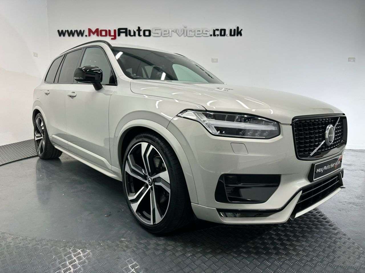 A 2026 VOLVO XC90 2.0 B5 MHEV R-Design Pro SUV 5dr Diesel Hybrid Auto 4WD Euro 6 (s/s) (235 p A 2026 VOLVO XC90 2.0 B5 MHEV R-Design Pro SUV 5dr Diesel Hybrid Auto 4WD Euro 6 (s/s) (235 p