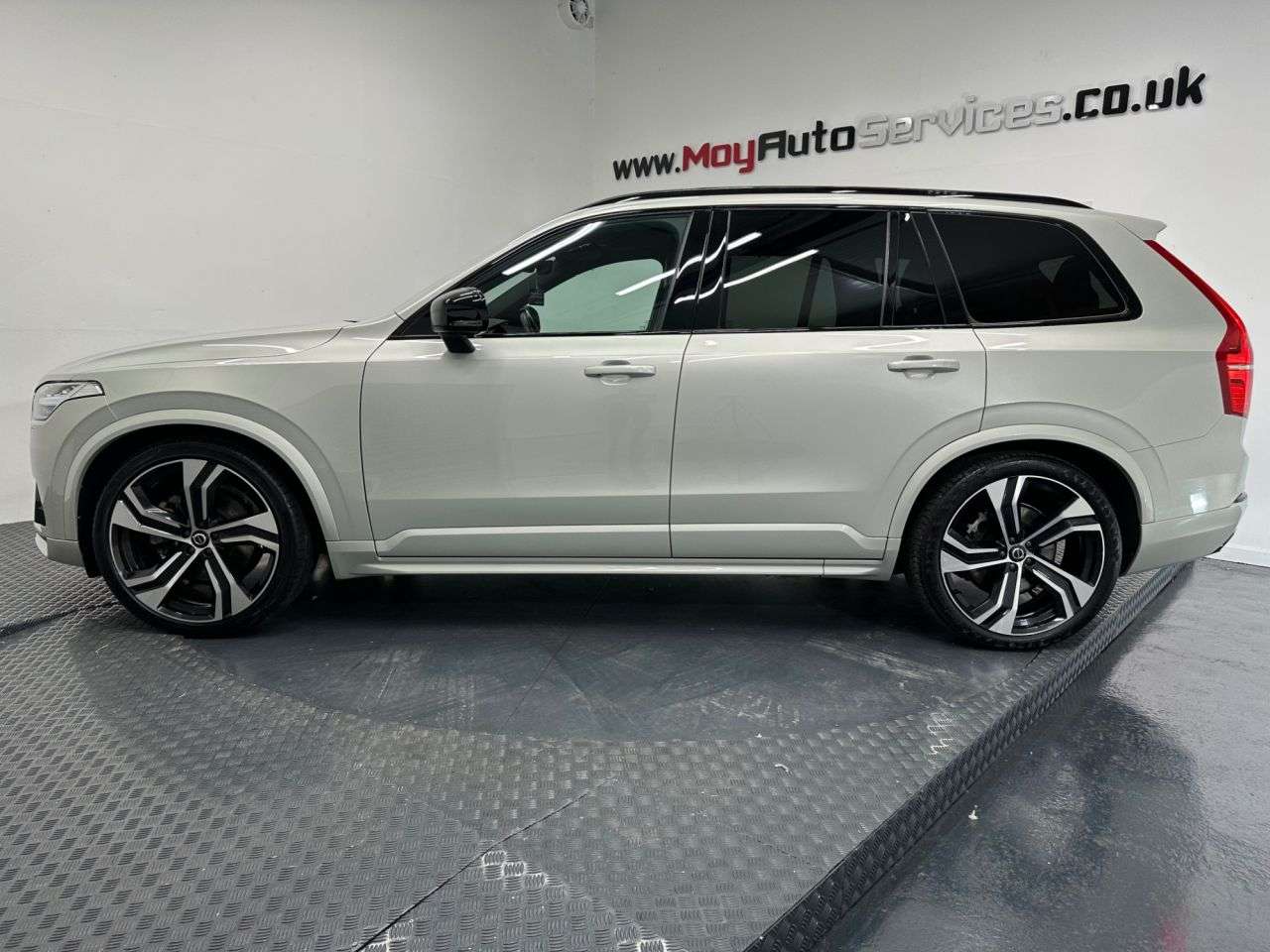 A 2026 VOLVO XC90 2.0 B5 MHEV R-Design Pro SUV 5dr Diesel Hybrid Auto 4WD Euro 6 (s/s) (235 p A 2026 VOLVO XC90 2.0 B5 MHEV R-Design Pro SUV 5dr Diesel Hybrid Auto 4WD Euro 6 (s/s) (235 p