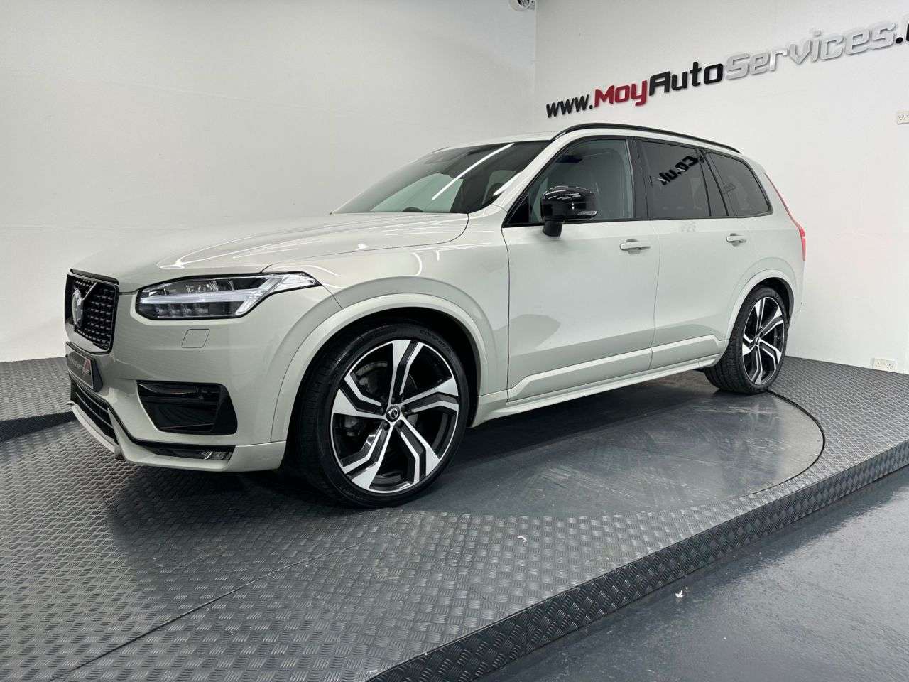 A 2026 VOLVO XC90 2.0 B5 MHEV R-Design Pro SUV 5dr Diesel Hybrid Auto 4WD Euro 6 (s/s) (235 p A 2026 VOLVO XC90 2.0 B5 MHEV R-Design Pro SUV 5dr Diesel Hybrid Auto 4WD Euro 6 (s/s) (235 p