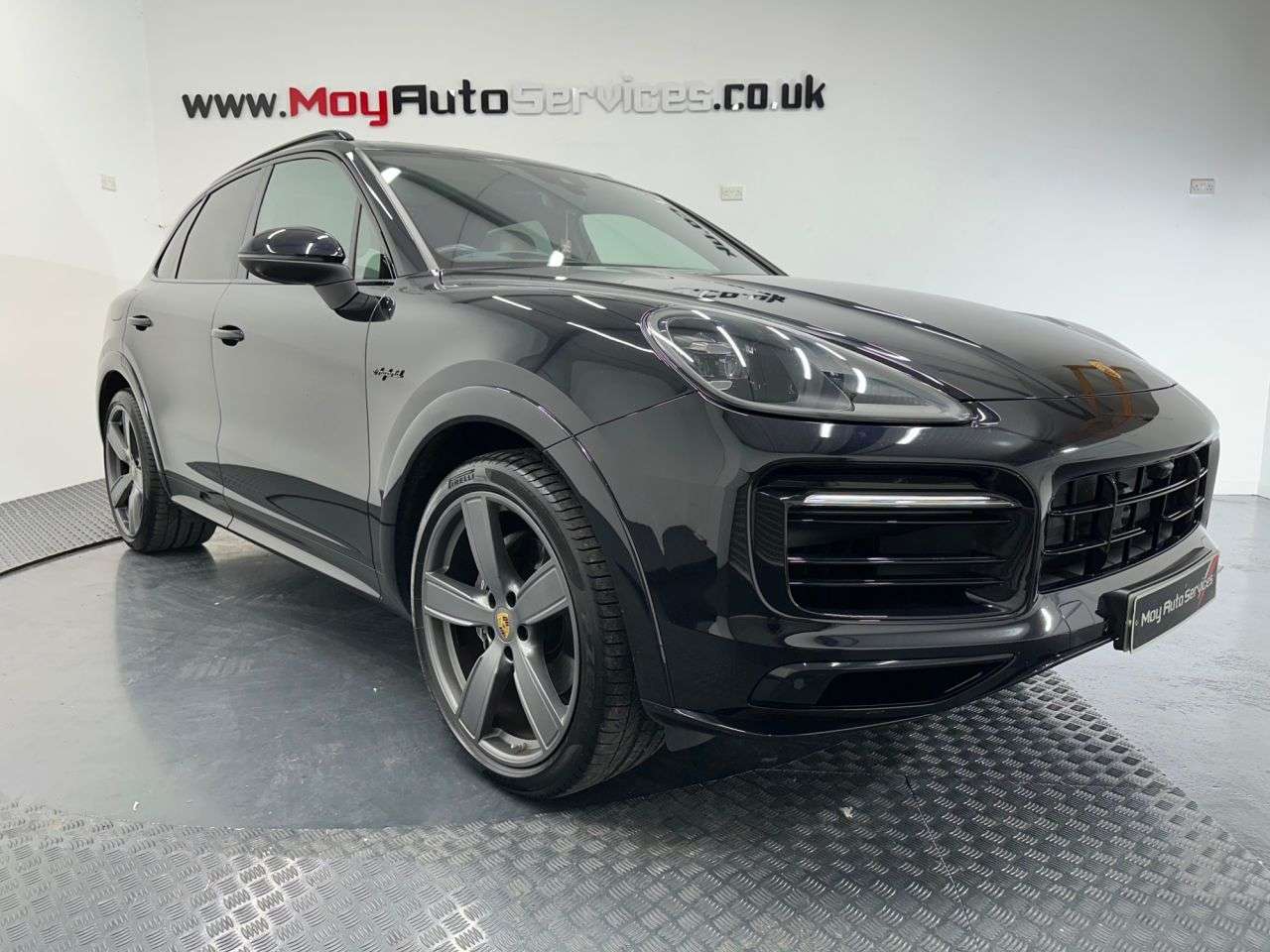 A 2022 PORSCHE CAYENNE 3.0 V6 E-Hybrid 17.9kWh Platinum Edition SUV 5dr Petrol Plug-in Hybrid Tipt A 2022 PORSCHE CAYENNE 3.0 V6 E-Hybrid 17.9kWh Platinum Edition SUV 5dr Petrol Plug-in Hybrid Tipt