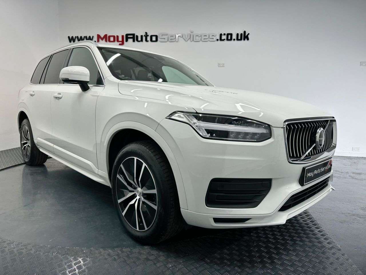A 2022 VOLVO XC90 2.0 B5 MHEV Momentum SUV 5dr Diesel Hybrid Auto 4WD Euro 6 (s/s) (235 ps) A 2022 VOLVO XC90 2.0 B5 MHEV Momentum SUV 5dr Diesel Hybrid Auto 4WD Euro 6 (s/s) (235 ps)